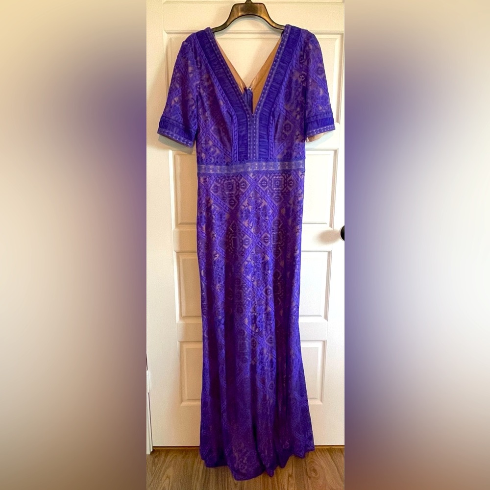 Gorgeous Tadashi lace evening gown